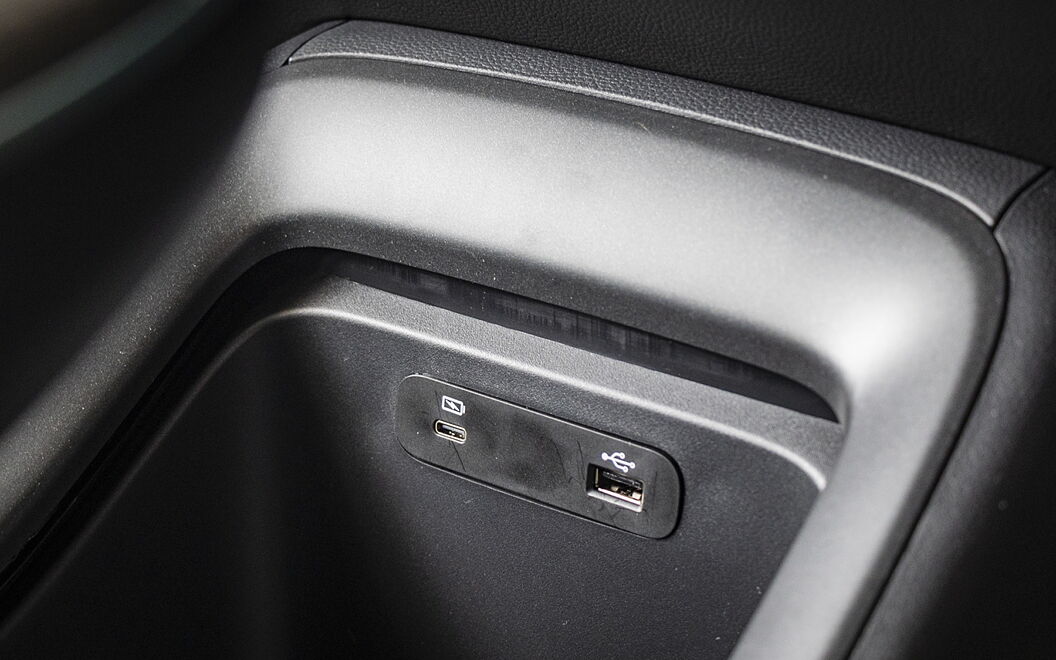 MG Windsor EV USB / Charging Port