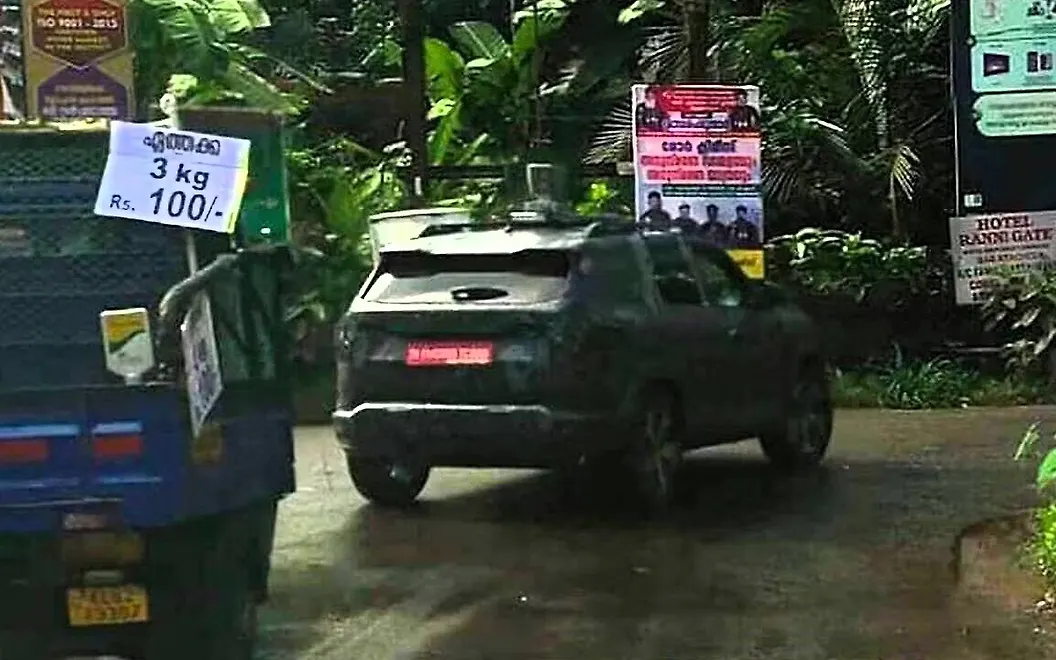 Renault New Duster Right Rear View