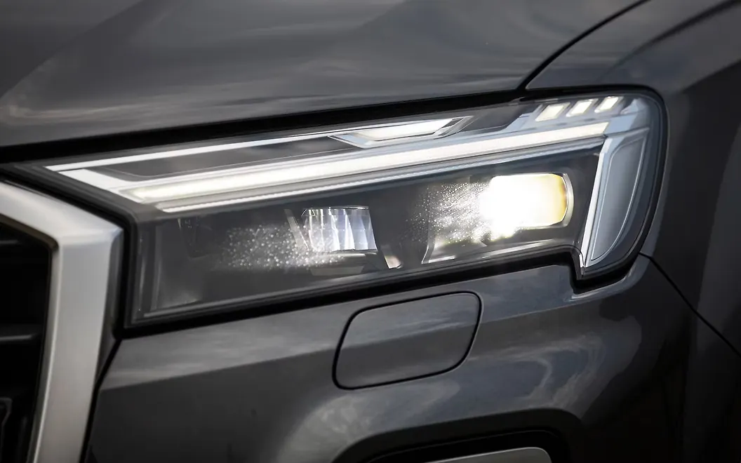 Audi Q7 Head Light