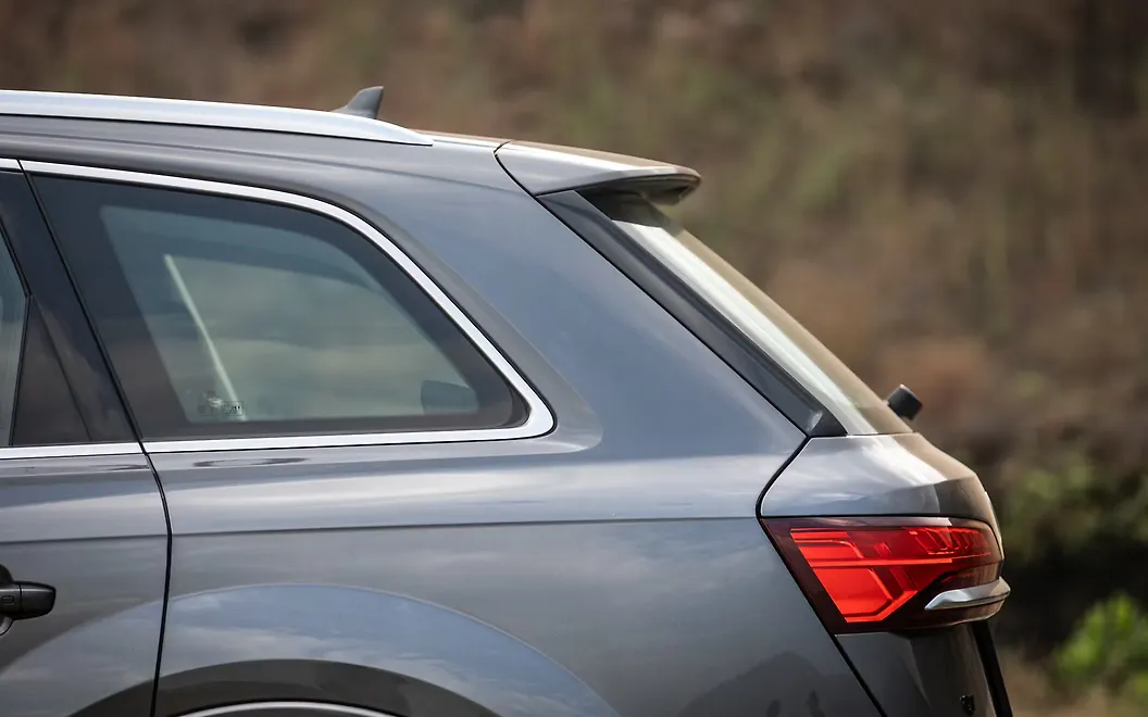 Audi Q7 Side Rear View