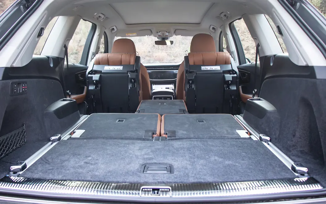 Audi Q7 Bootspace with all Seats Folded