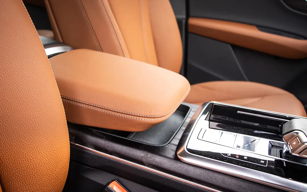 Audi Q7 Front Arm Rest