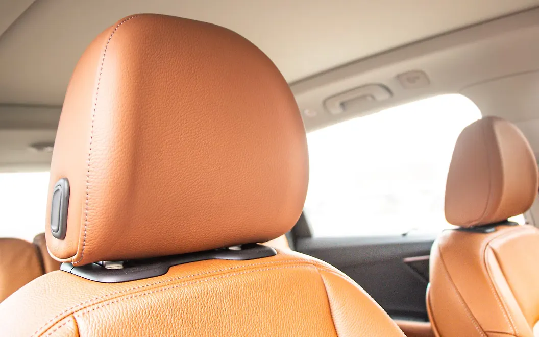 Audi Q7 Front Seat Headrest