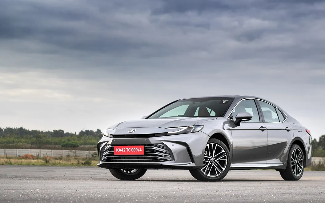 Toyota Camry Front Left View