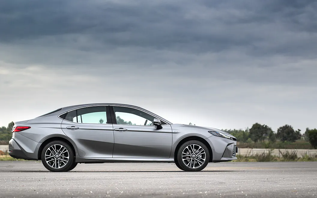Toyota Camry Right View