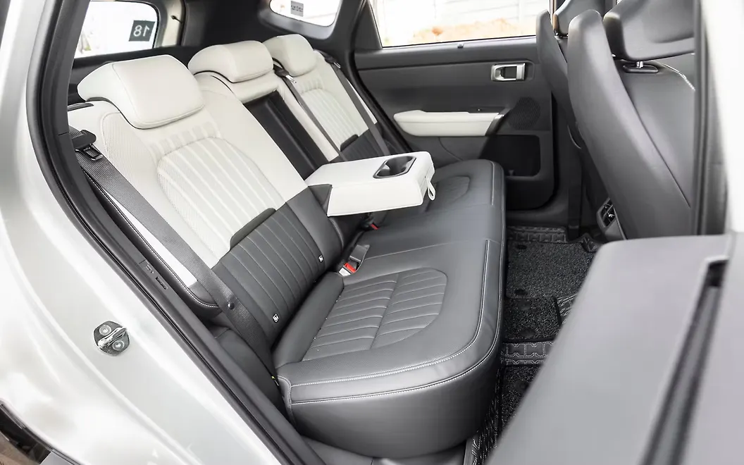 Kia Seltos Arm Rest in Rear Passenger Seats