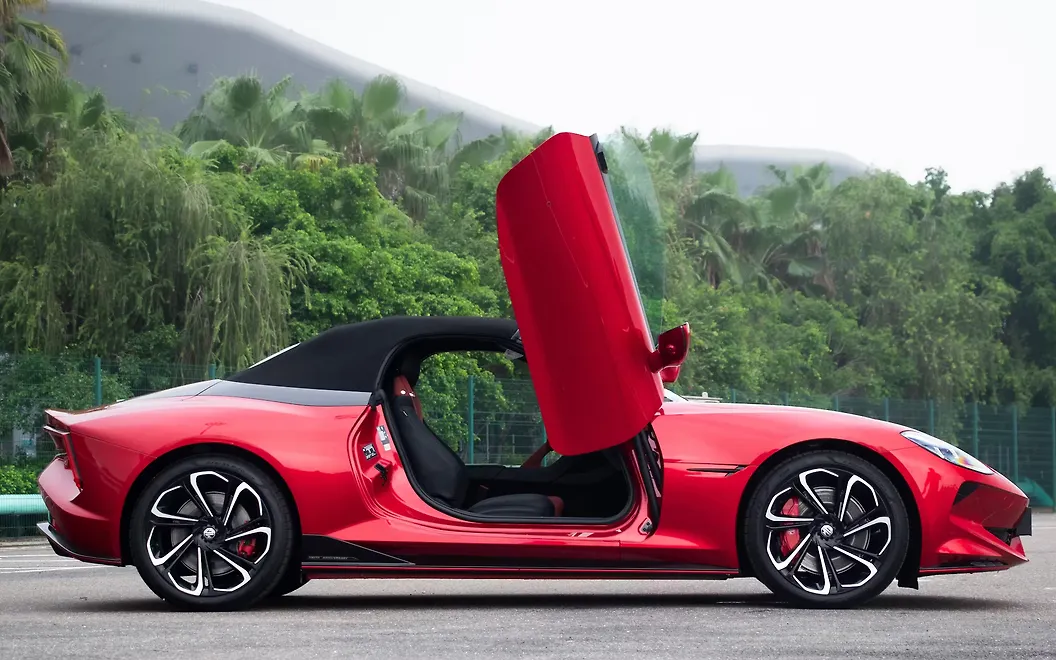 MG Cyberster Right View