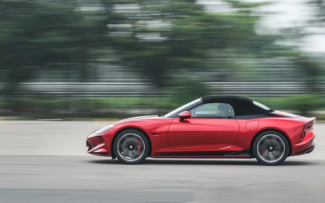 MG Cyberster Right View