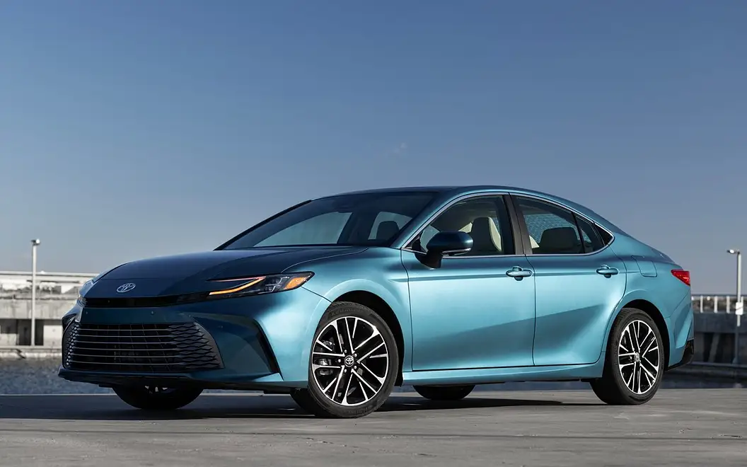 Toyota Camry Front Left View