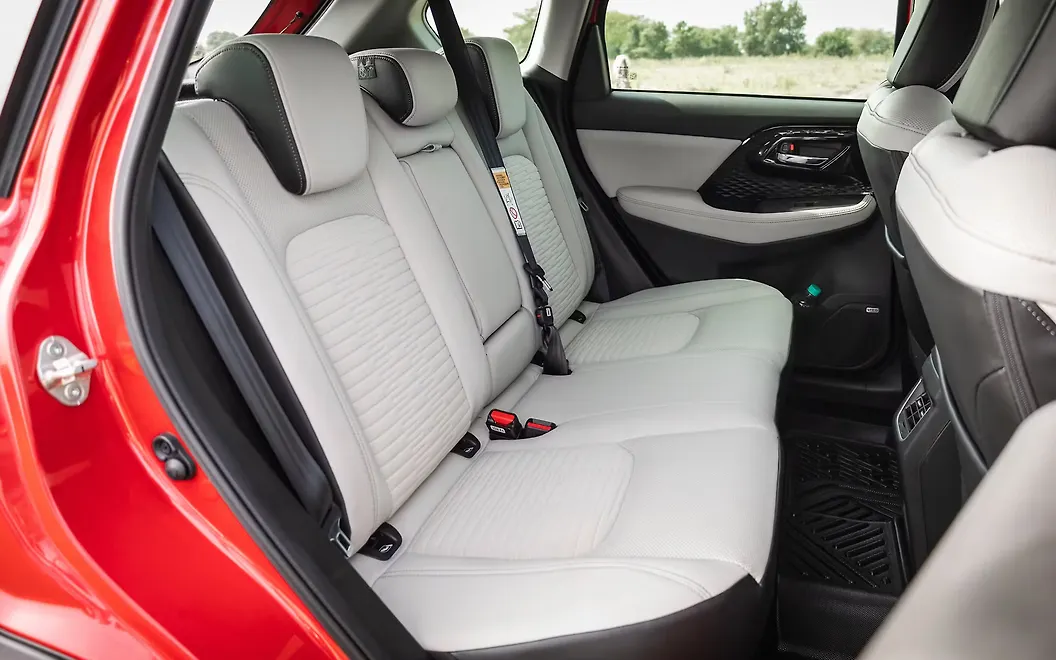 Victoris Rear Passenger Seats