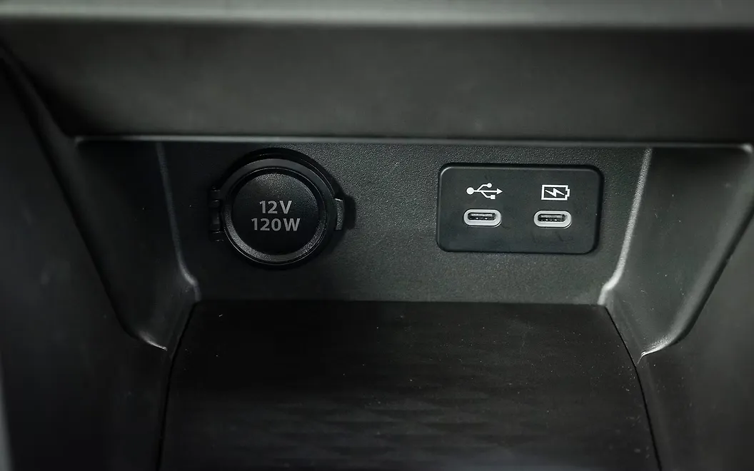 Maruti Suzuki Victoris USB / Charging Port
