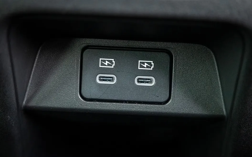 Maruti Suzuki Victoris USB / Charging Port