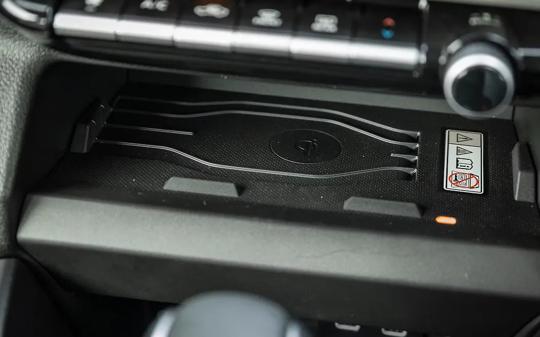 Maruti Suzuki Victoris USB / Charging Port