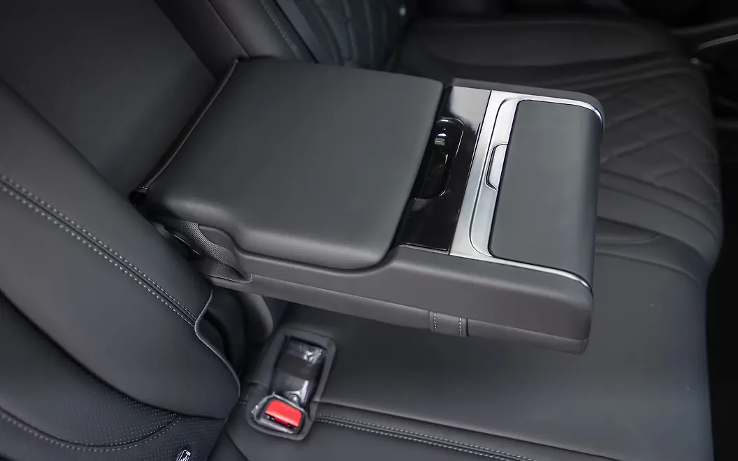 BYD Sealion 7 Arm Rest in Rear Passenger Seats