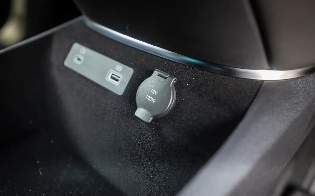 BYD Sealion 7 USB / Charging Port