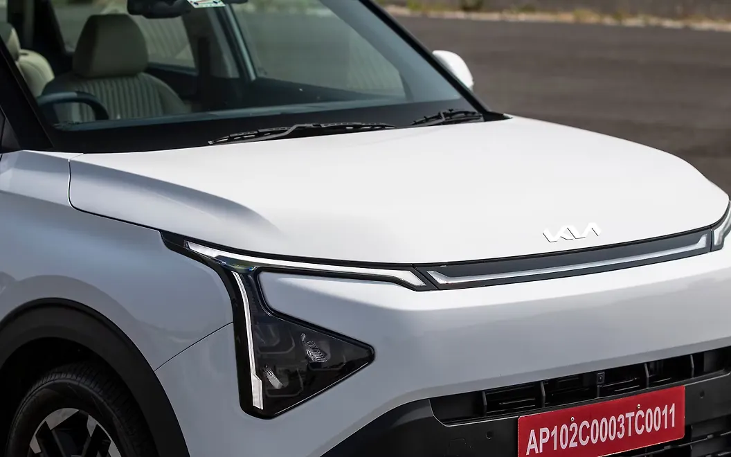 Kia Carens Clavis Bonnet