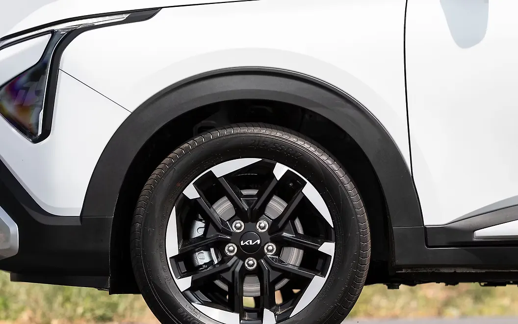 Kia Carens Clavis Front Wheel