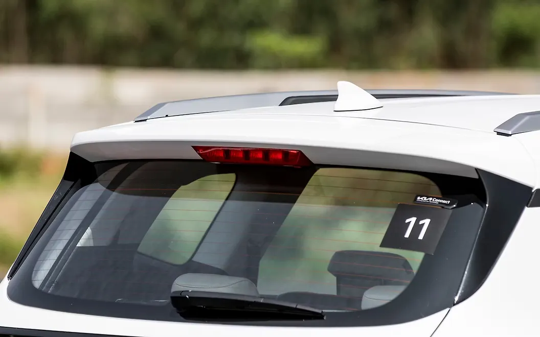 Kia Carens Clavis Rear Windscreen