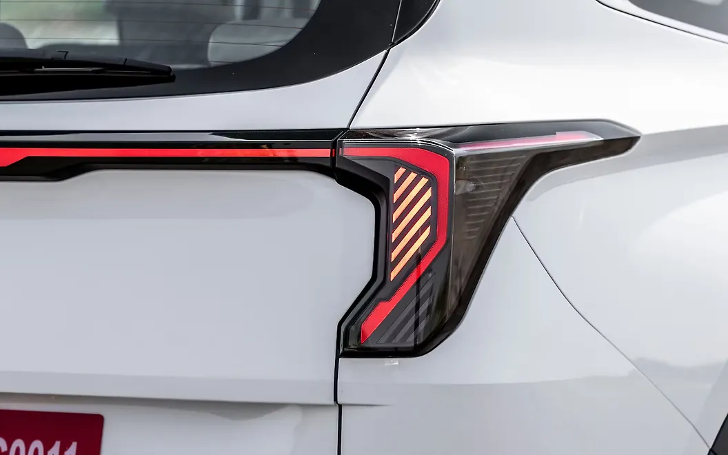 Kia Carens Clavis Tail Light
