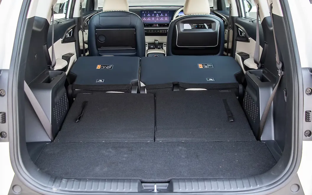 Kia Carens Clavis Bootspace with all Seats Folded