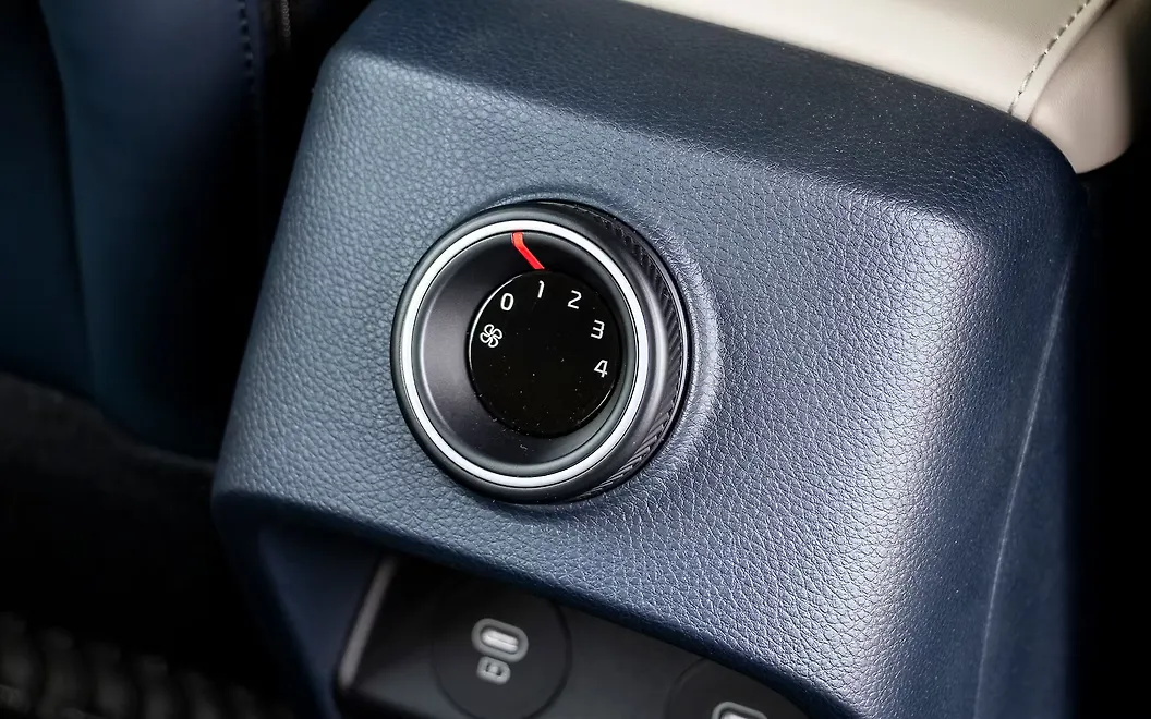 Kia Carens Clavis Third Row AC Controls
