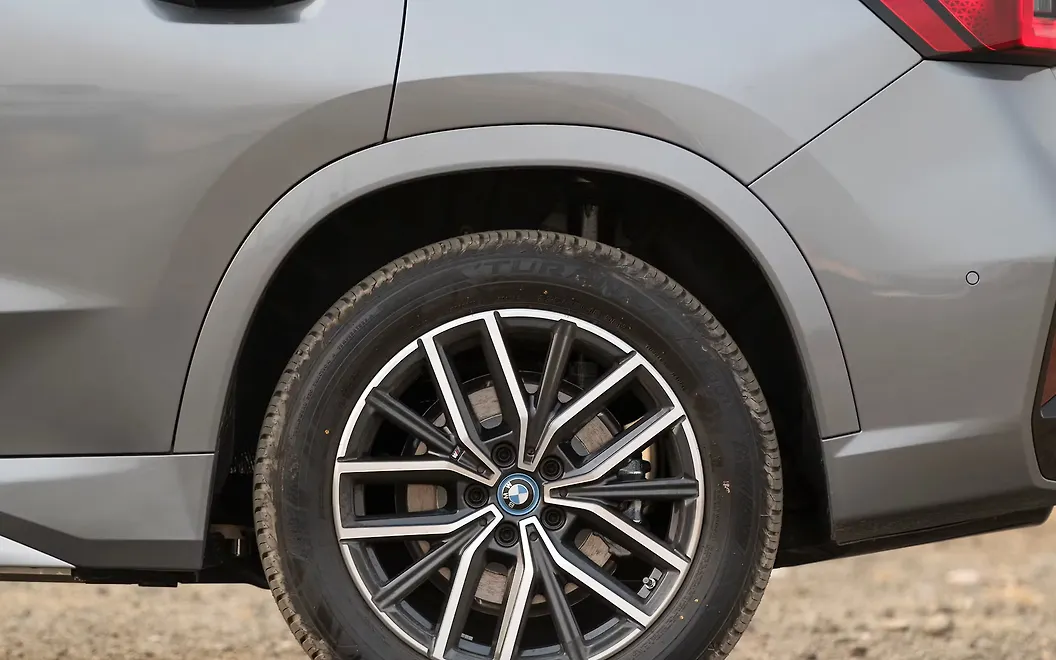 BMW iX1 LWB Rear Wheel