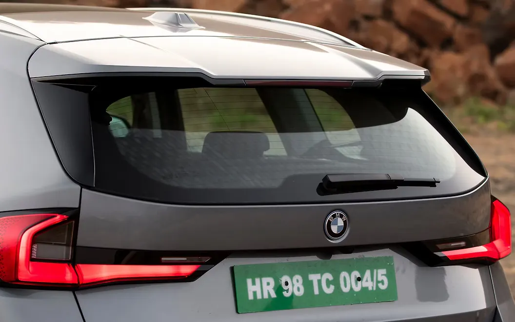 BMW iX1 LWB Rear Windscreen