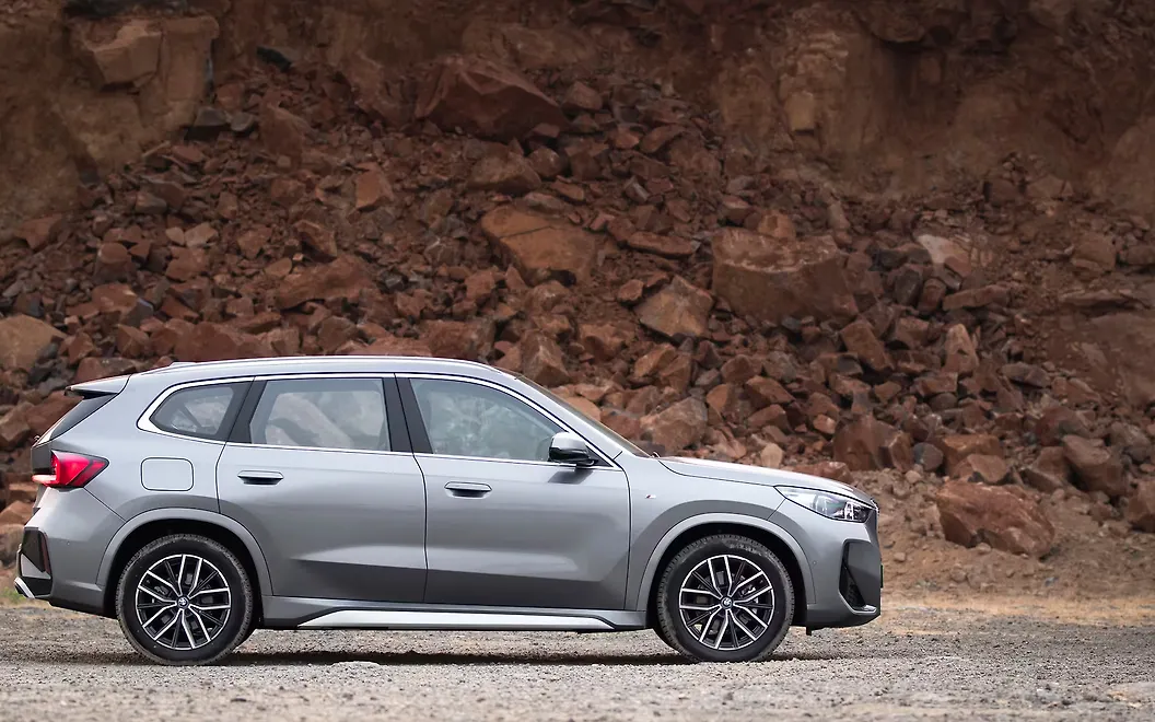 BMW iX1 LWB Right View