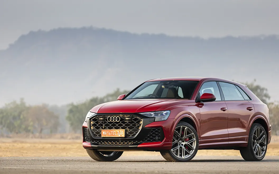 Audi RS Q8 Performance Front Left View
