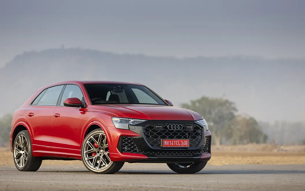 Audi RS Q8 Performance Front Right View