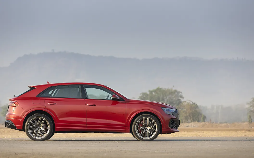 Audi RS Q8 Performance Right View