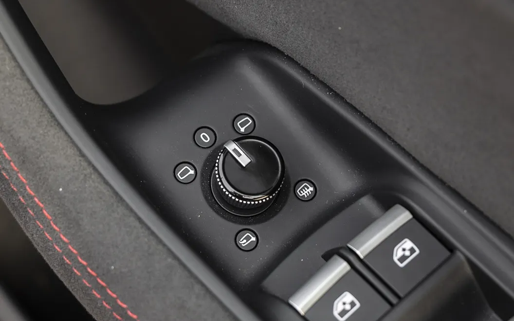 Audi RS Q8 Performance ORVM Controls