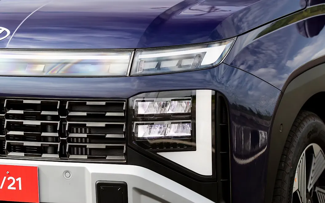 Hyundai Venue Head Light