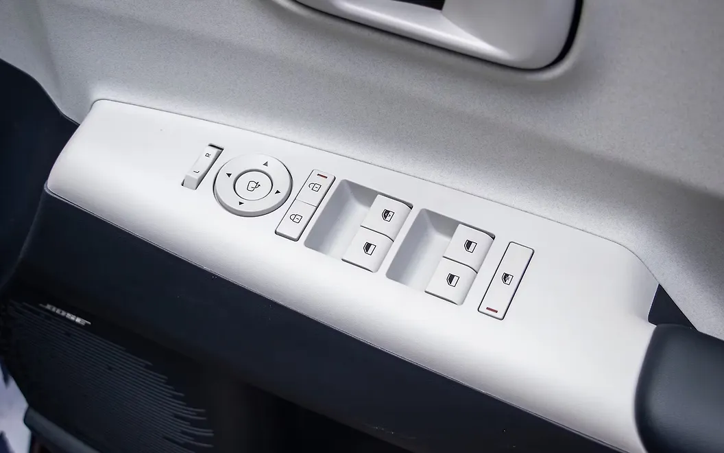 Hyundai Venue ORVM Controls