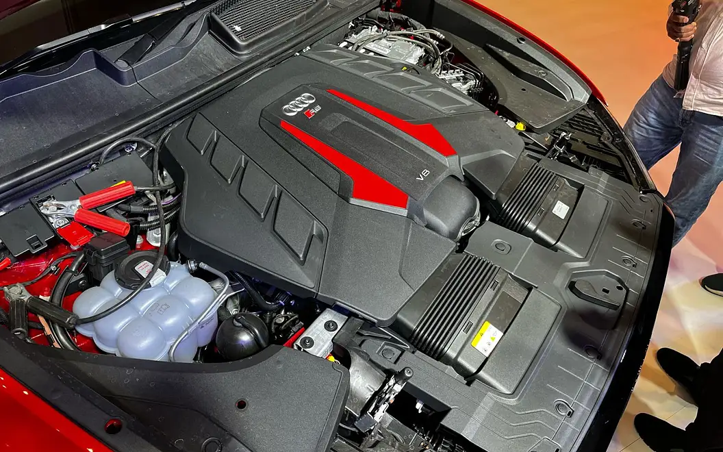 Audi RS Q8 Performance Engine