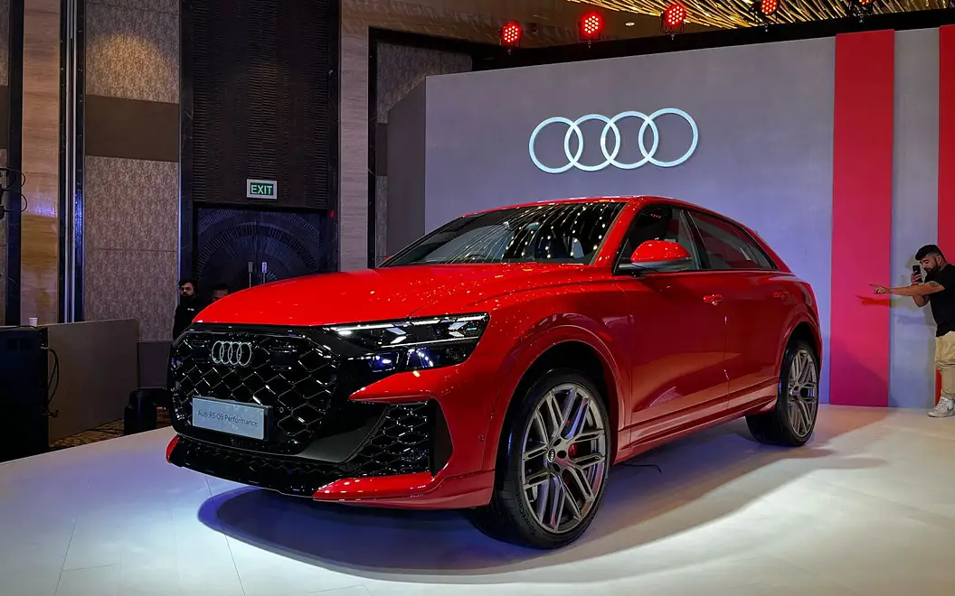 Audi RS Q8 Performance Front Left View