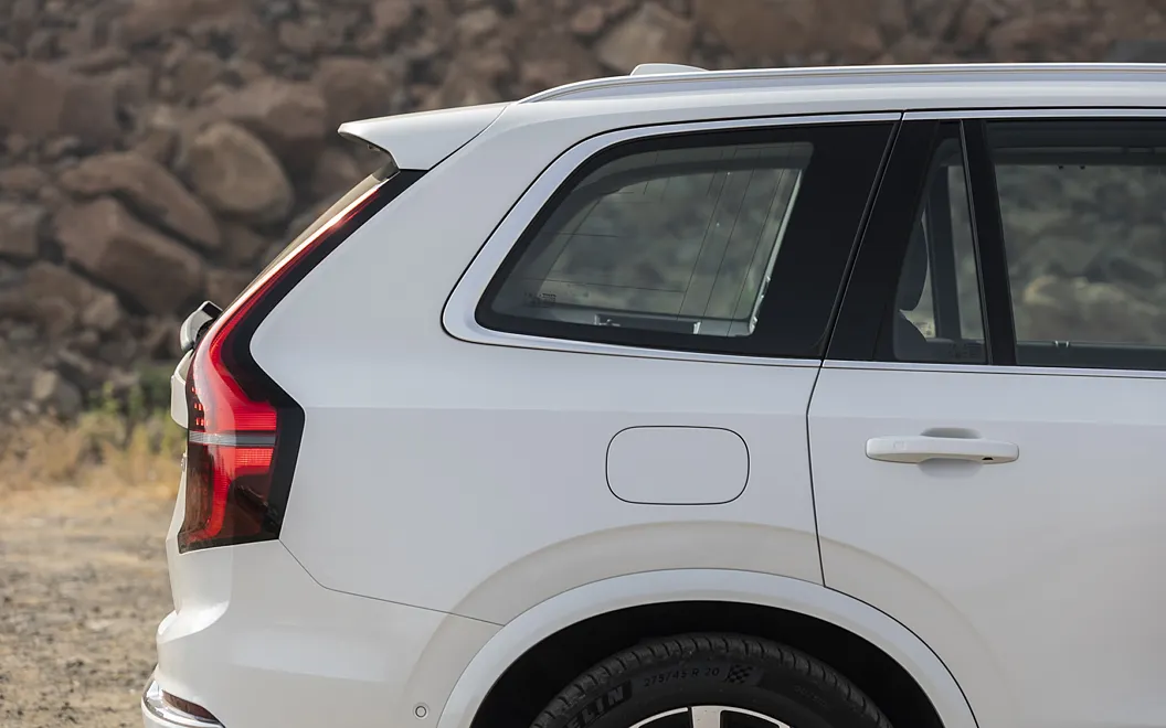 Volvo XC90 Side Rear View