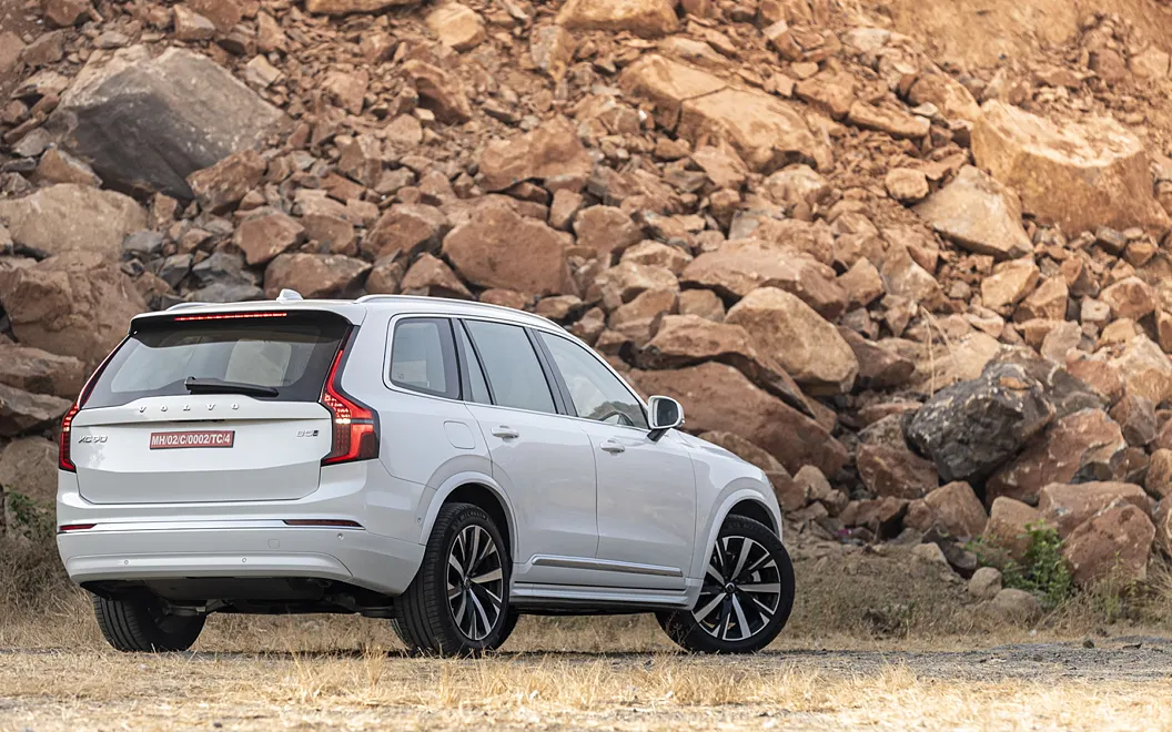 Volvo XC90 Right Rear View