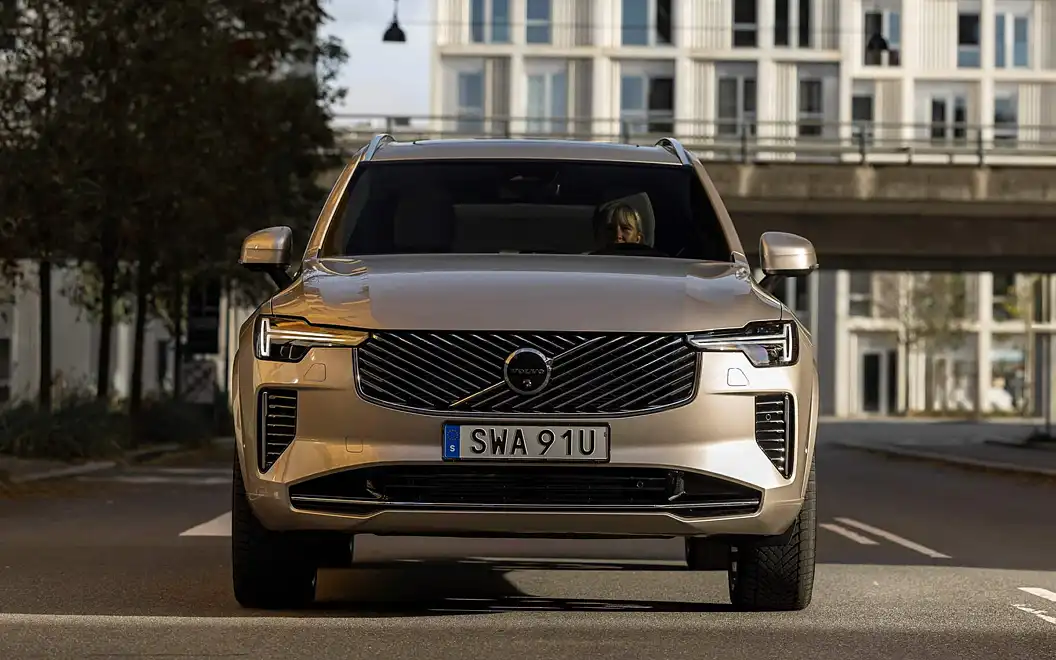 Volvo XC90 Front View