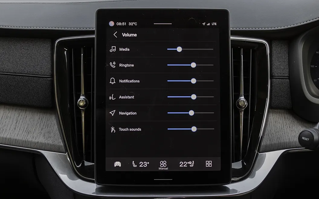 Volvo XC90 Infotainment Display