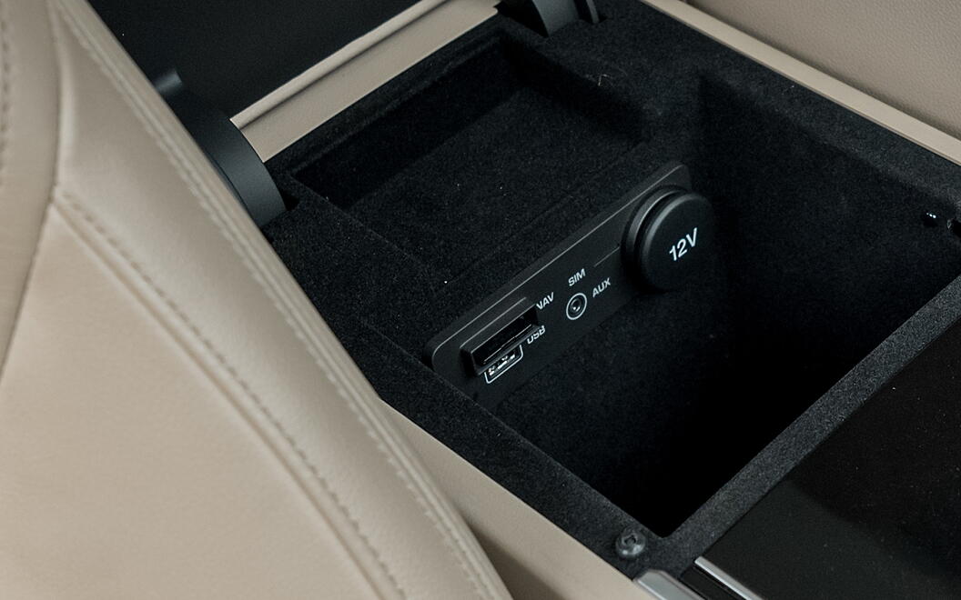 Jaguar XF USB / Charging Port