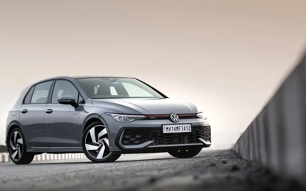 Volkswagen Golf GTI Front Right View