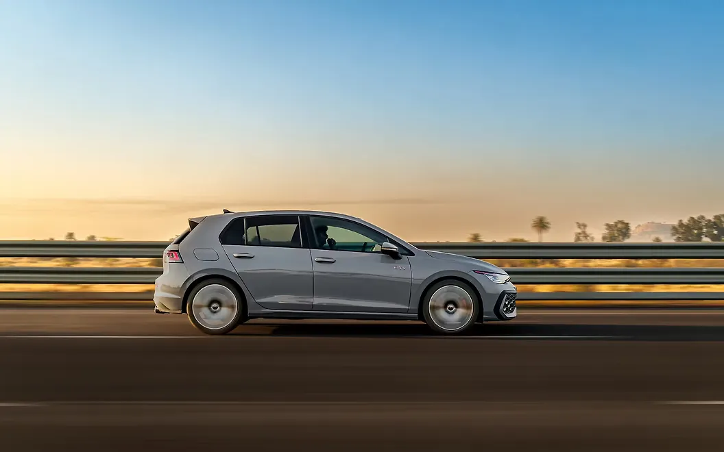 Volkswagen Golf GTI Right View