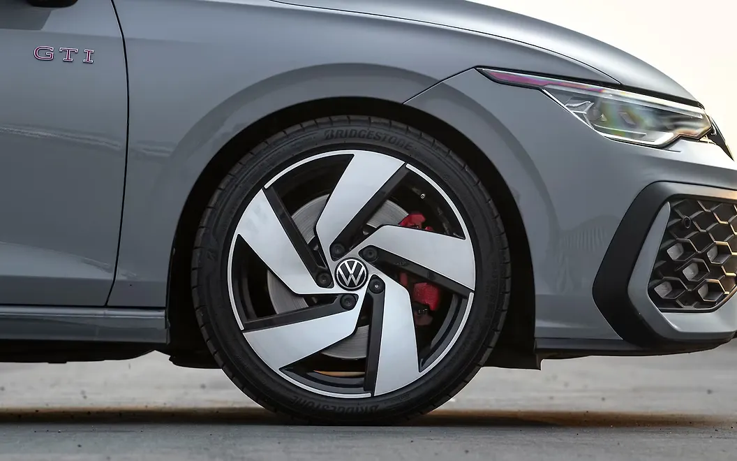 Volkswagen Golf GTI Tyre
