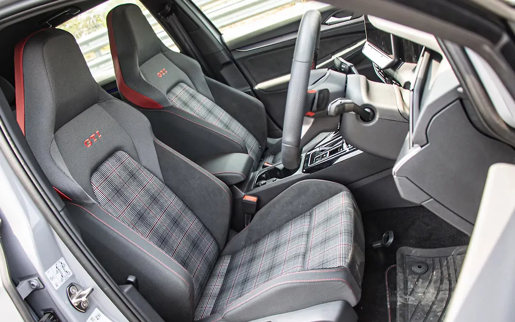 Volkswagen Golf GTI Front Seats