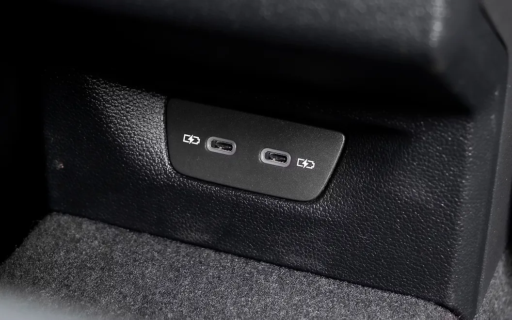 Volkswagen Golf GTI USB / Charging Port