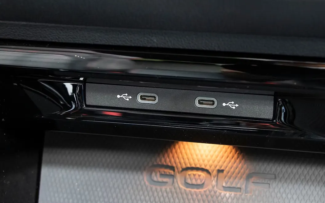 Volkswagen Golf GTI USB / Charging Port