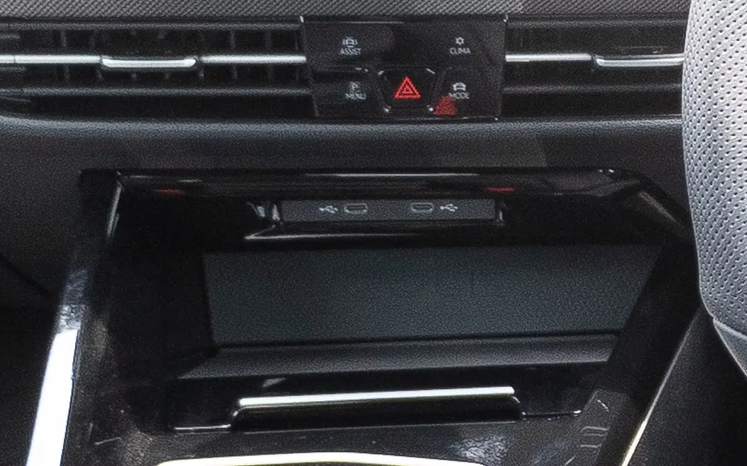 Volkswagen Golf GTI USB / Charging Port