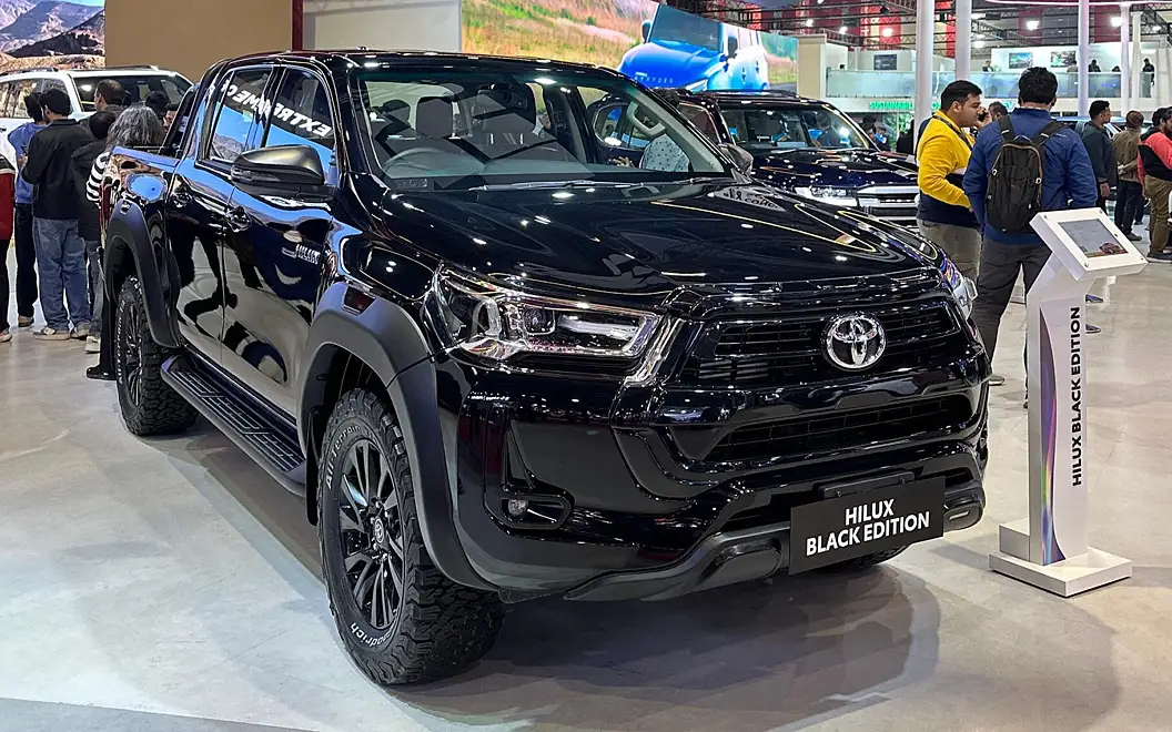 Toyota Hilux Front Right View