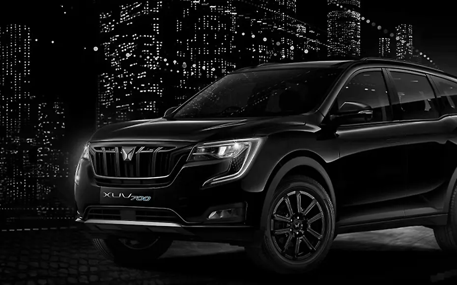 Mahindra XUV700 Front Left View